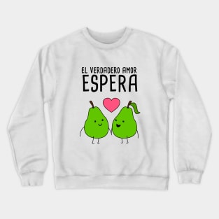 El Verdadero Amor Espera Spanish Pun Crewneck Sweatshirt